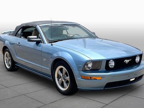 Used 2006 Ford Mustang GT RWD image 2
