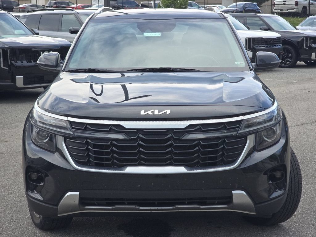 Used 2024 Kia Seltos EX FWD image 11