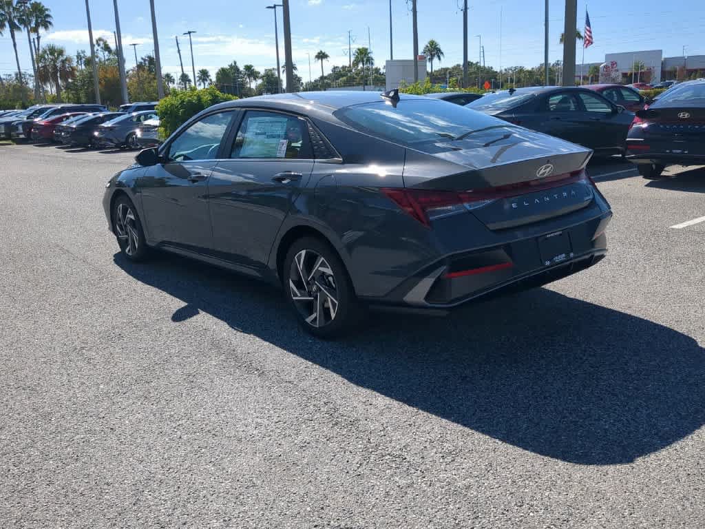 New 2026 Hyundai Elantra Limited FWD image 4