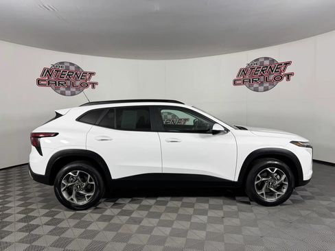Used 2026 Chevrolet Trax LT FWD image 8