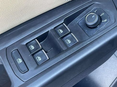Certified 2022 Volkswagen Atlas Cross Sport SE FWD image 16