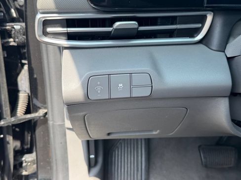 Used 2025 Hyundai Elantra SEL FWD image 23