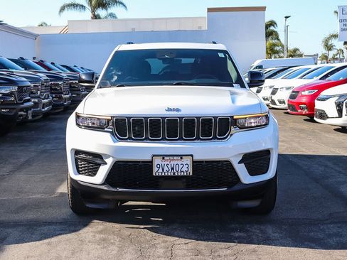 Used 2025 Jeep Grand Cherokee Laredo X RWD image 2