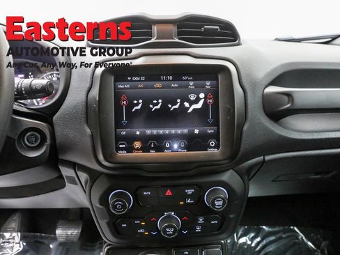 Used 2023 Jeep Renegade Latitude image 12