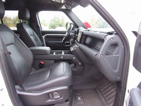 Used 2024 Land Rover Defender 130 X-Dynamic SE AWD/4WD image 18