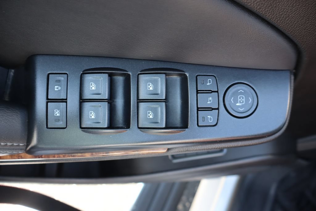 Used 2020 Chevrolet Suburban Premier w/ Premier Plus Edition AWD/4WD image 34
