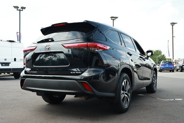 Used 2020 Toyota Highlander XLE AWD/4WD image 6