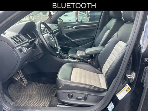 Used 2018 Volkswagen Passat 3.6 FWD image 9