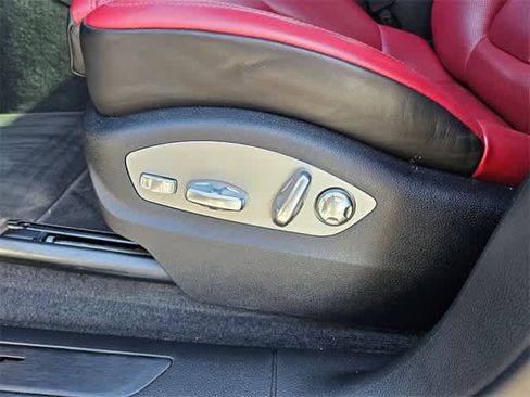 Used 2024 Porsche Macan image 16