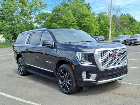 Used 2024 GMC Yukon XL Denali AWD/4WD image 1