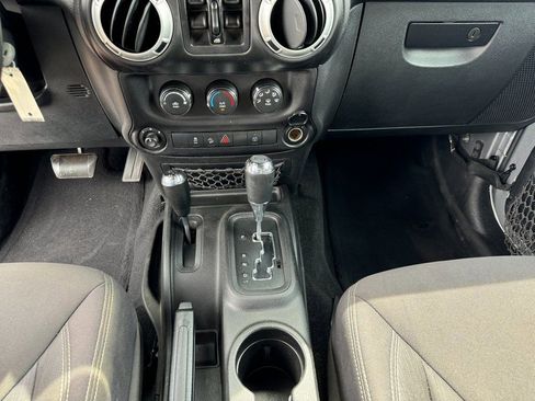 Used 2013 Jeep Wrangler Unlimited Sahara w/ Connectivity Group image 33