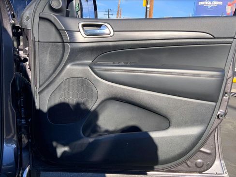 Used 2021 Jeep Grand Cherokee Laredo X image 21