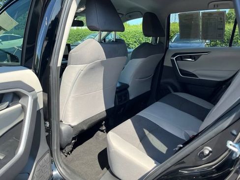 Used 2025 Toyota RAV4 XLE AWD/4WD image 16
