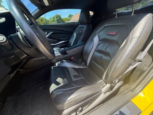 Used 2016 Chevrolet Camaro SS RWD image 5