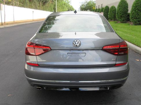 Used 2017 Volkswagen Passat 1.8T R-Line FWD image 4