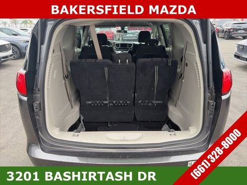 Used 2022 Chrysler Voyager LX image 10