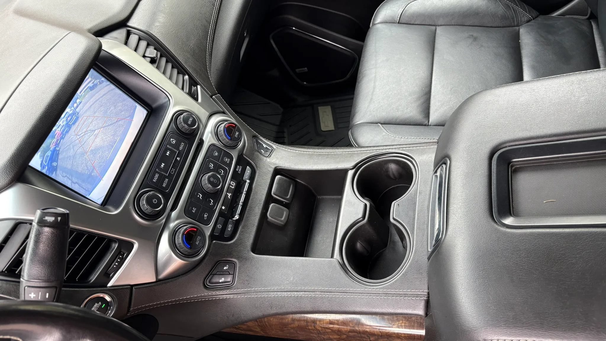 Used 2020 Chevrolet Suburban LT AWD/4WD image 19