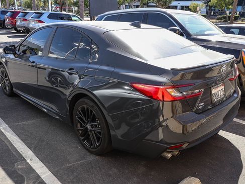 Used 2025 Toyota Camry SE w/ Convenience Package image 11
