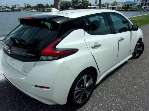 Used 2018 Nissan Leaf SL w/ SL Technology Package FWD image 9