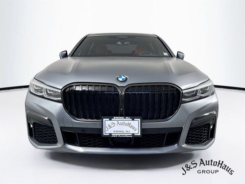 Used 2022 BMW 750i xDrive w/ Executive Package AWD/4WD image 2