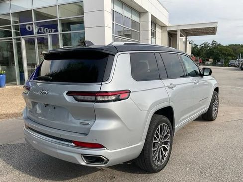 Used 2023 Jeep Grand Cherokee L Summit AWD/4WD image 7