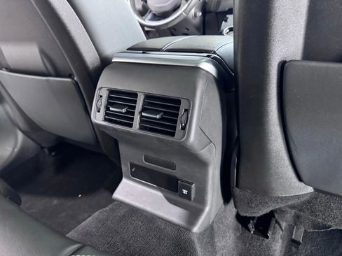 Used 2019 Land Rover Range Rover Velar R-Dynamic SE image 17