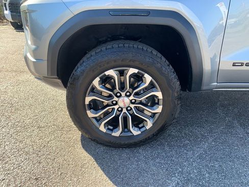 Used 2024 GMC Canyon Denali AWD/4WD image 33