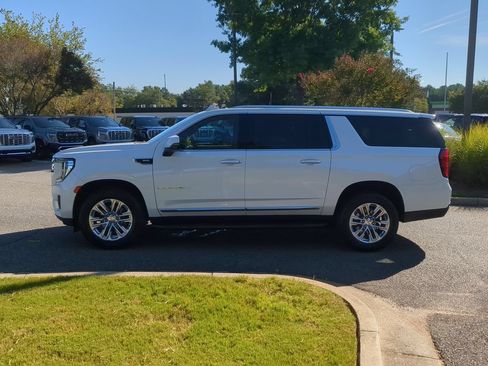 Used 2023 GMC Yukon XL SLT w/ SLT Luxury Package AWD/4WD image 5