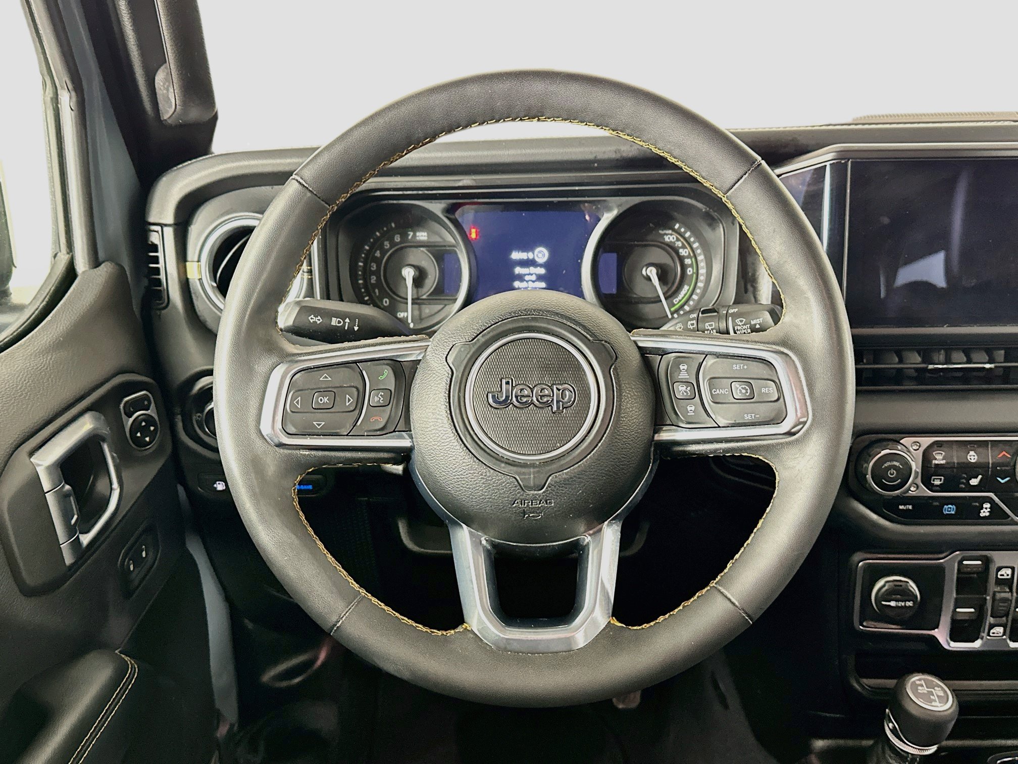 Used 2024 Jeep Wrangler Unlimited Sahara w/ Technology Group AWD/4WD image 18