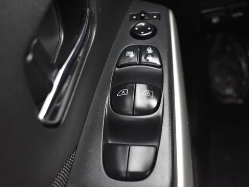 Used 2019 Nissan Kicks SV FWD image 5