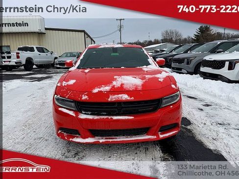 Used 2019 Dodge Charger SXT w/ Leather Interior Group image 2
