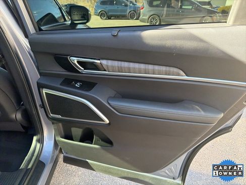 Certified 2023 Kia Telluride EX w/ EX Captain's Chair Package image 17
