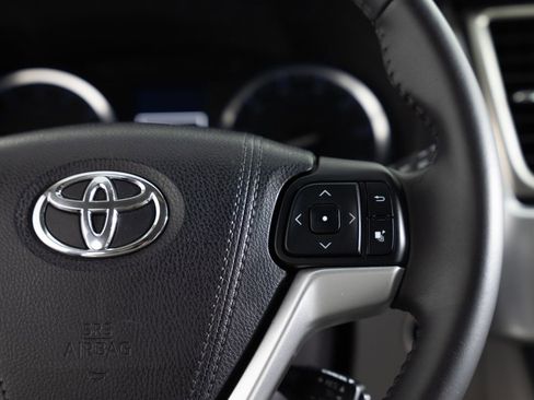 Used 2015 Toyota Highlander XLE image 37