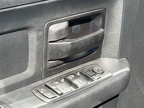 Used 2017 RAM 1500 Express AWD/4WD image 19