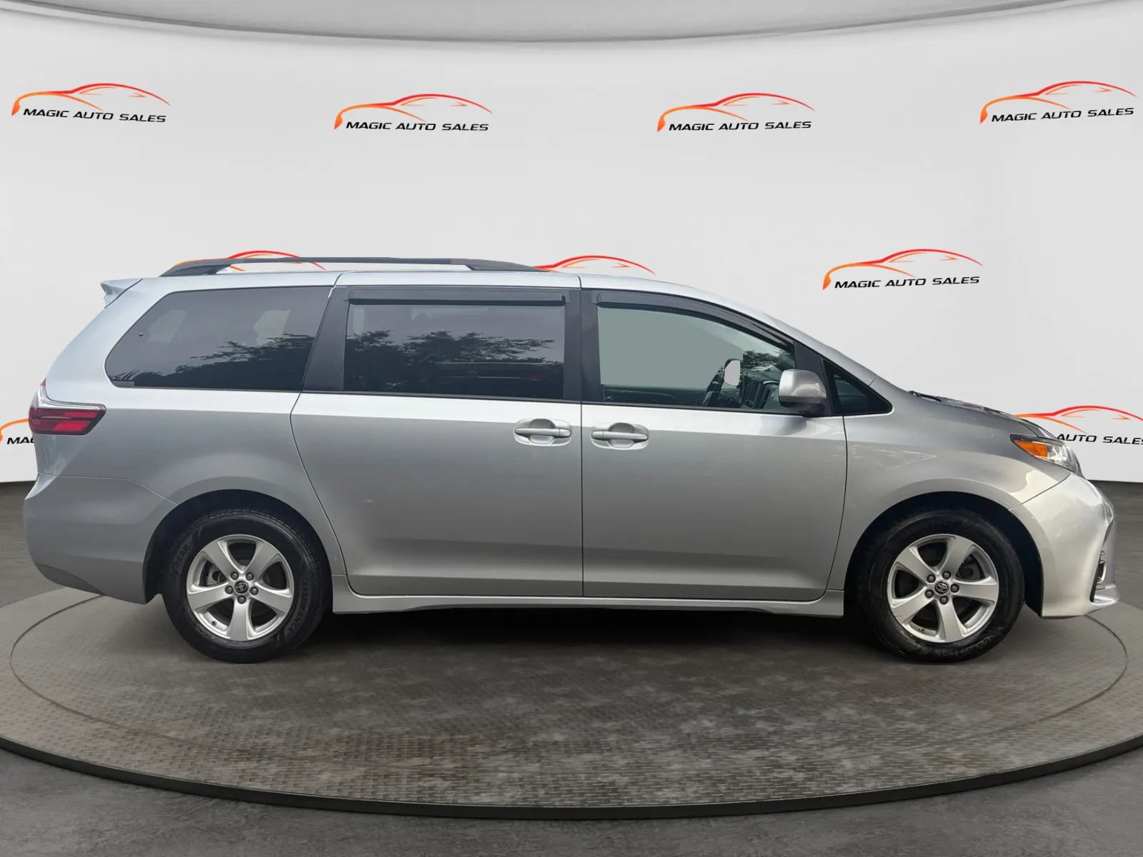 Used 2020 Toyota Sienna LE FWD image 6