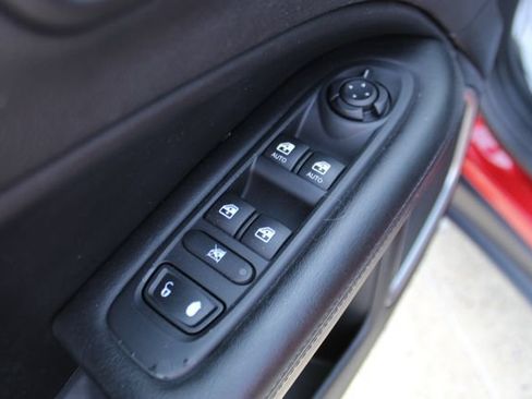 Used 2018 Jeep Compass Latitude FWD image 9