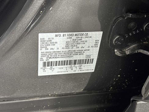 Used 2025 Ford Explorer Active w/ Active Comfort Package AWD/4WD image 36