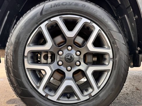 Used 2025 RAM 1500 Laramie AWD/4WD image 34