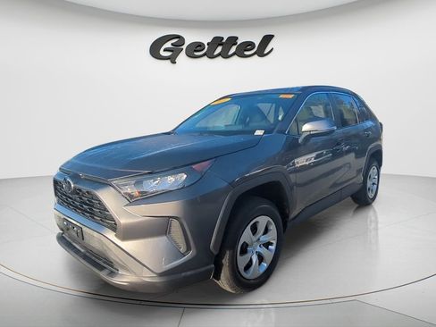 Used 2021 Toyota RAV4 LE image 1
