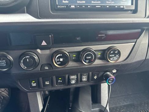 Used 2018 Toyota Tacoma TRD Off-Road w/ Technology Package AWD/4WD image 18