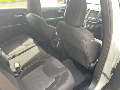 Used 2015 Jeep Cherokee Latitude w/ Comfort/Convenience Group FWD image 13