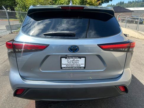 Used 2022 Toyota Highlander XLE AWD/4WD image 6