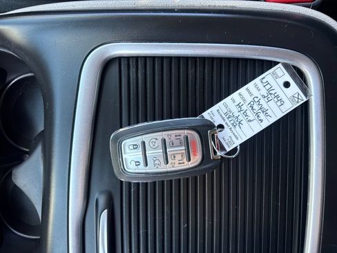 Used 2024 Chrysler Pacifica Limited FWD image 37