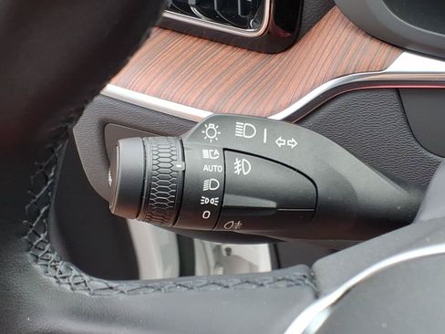 Used 2025 Volvo XC60 B5 Ultra AWD/4WD image 18