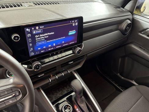 Used 2023 Chevrolet Colorado Trail Boss w/ Technology Package image 33