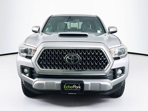 Used 2019 Toyota Tacoma TRD Sport w/ Technology Package image 2