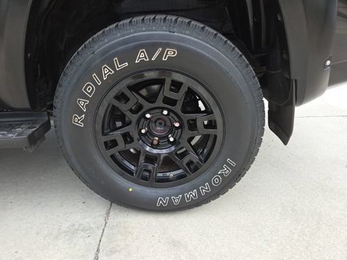 Used 2019 Toyota 4Runner SR5 AWD/4WD image 11