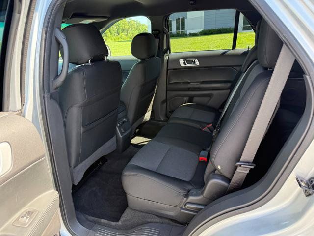 Used 2015 Ford Explorer XLT w/ Equipment Group 201A AWD/4WD image 14