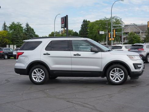 Used 2016 Ford Explorer 4WD image 2
