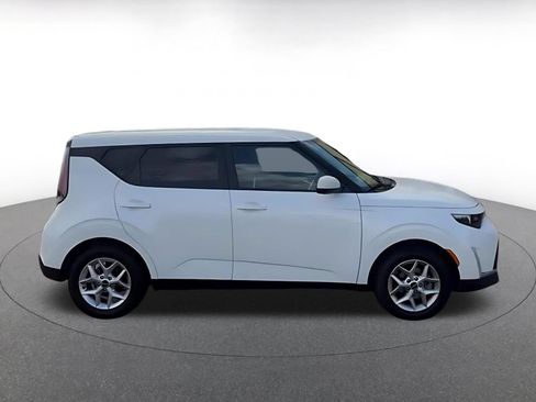 Used 2025 Kia Soul LX w/ LX Technology Package FWD image 10